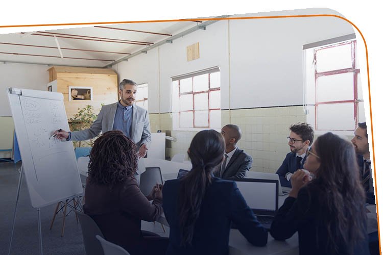 Pilares da Excelência: Liderança Eficaz e Desenvolvimento de Equipe de Vendas B2B